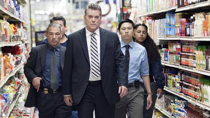 Ray Liotta (Michael Bloom) en Jin Auyeung