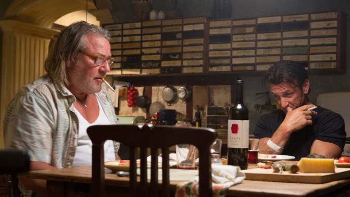 Ray Winstone en Sean Penn (Jim Terrier)