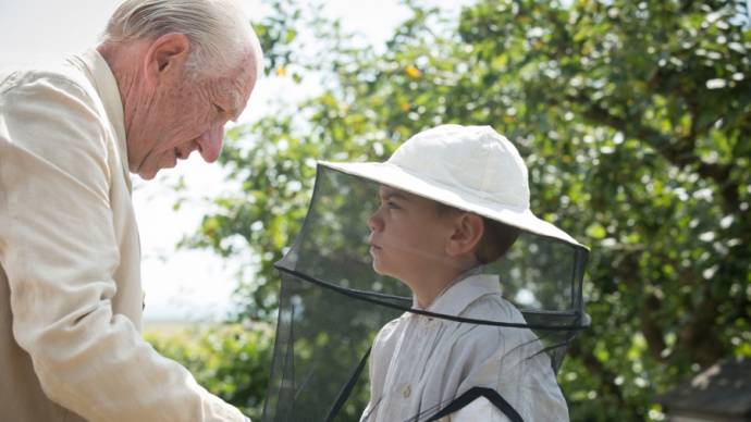 Ian McKellen (Sherlock Holmes) en Milo Parker (Roger) in Mr. Holmes