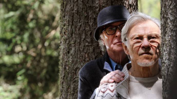 Michael Caine (Fred Ballinger) en Harvey Keitel (Mick)