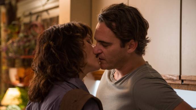 Joaquin Phoenix (Abe) en Parker Posey