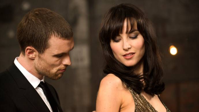 Ed Skrein (Frank Martin) en Loan Chabanol (Anna)