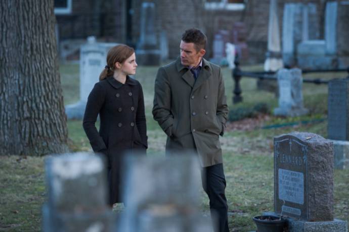 Emma Watson (Angela Gray) en Ethan Hawke (Bruce Kenner)