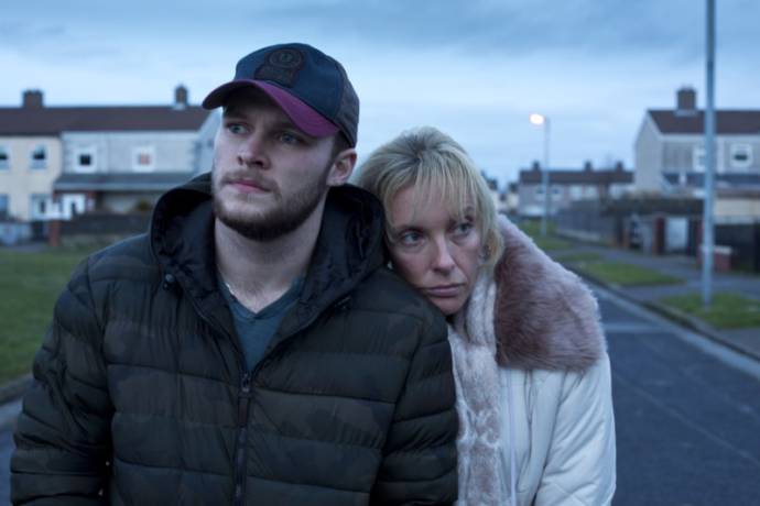 Jack Reynor (John) en Toni Collette (Jean)