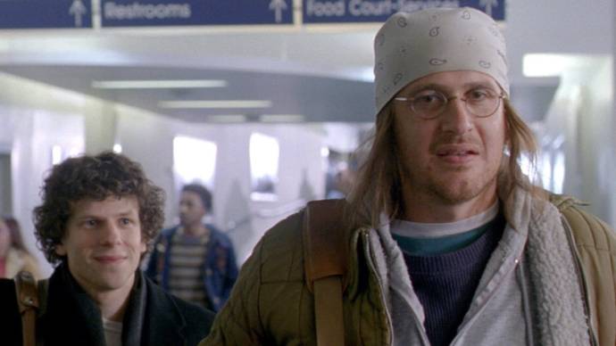 Jesse Eisenberg (David Lipsky) en Jason Segel (David Foster Wallace)