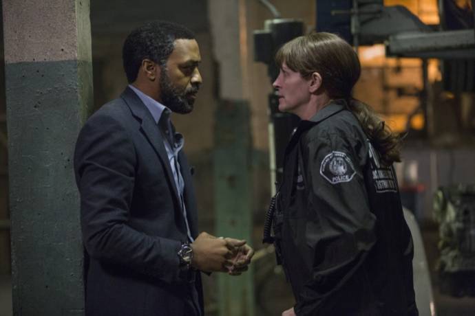 Chiwetel Ejiofor (Ray) en Julia Roberts (Jess) in Secret in Their Eyes