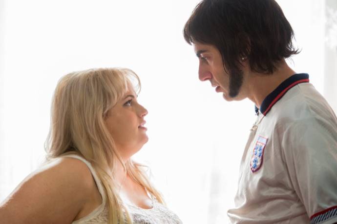 Rebel Wilson (Lindsey) en Sacha Baron Cohen (Norman 'Nobby' Grimsby)