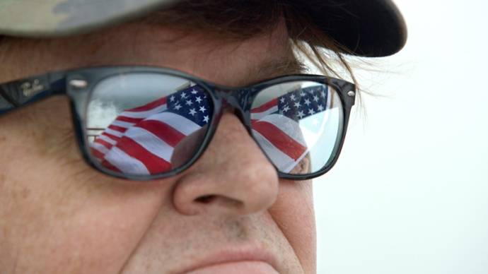 Michael Moore (Zichzelf) in Where to Invade Next