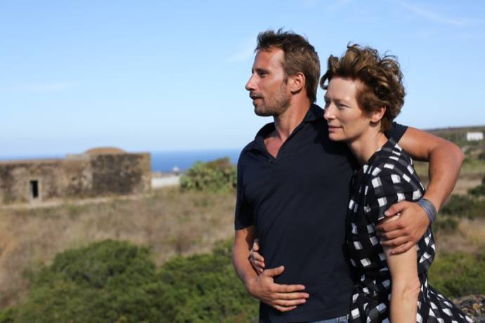 Matthias Schoenaerts (Paul) en Tilda Swinton (Marianne)