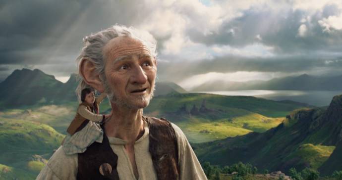 Ruby Barnhill (Sophie) en Mark Rylance (The BFG) in De GVR