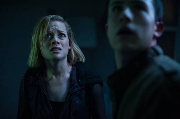 Jane Levy (Rocky) en Dylan Minnette (Alex) in Don't Breathe