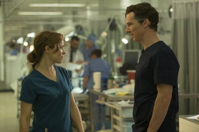 Rachel McAdams (Christine Palmer) en Benedict Cumberbatch (Dr. Stephen Strange)