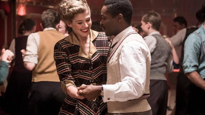 Rosamund Pike (Ruth Williams) en David Oyelowo (Seretse Khama) in A United Kingdom