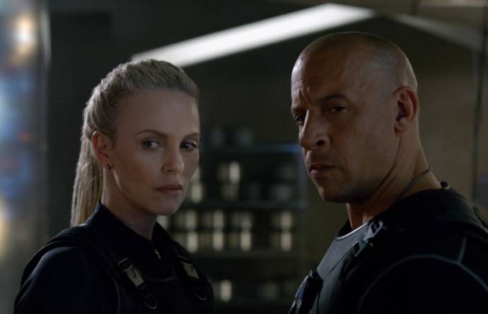 Charlize Theron (Cipher) en Vin Diesel (Dominic Toretto)