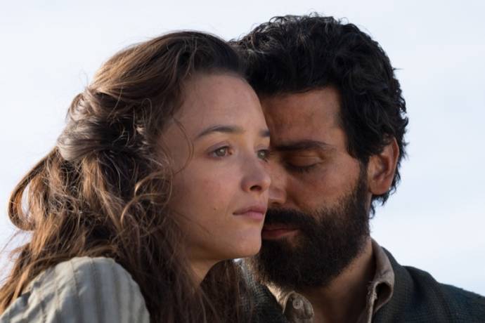 Charlotte Lebon (Ana) en Oscar Isaac (Mikael Pogosian)