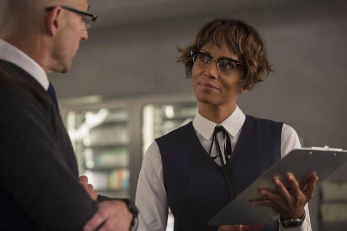 Mark Strong (Merlin) en Halle Berry (Ginger)