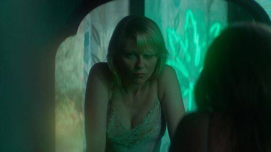 Kirsten Dunst (Theresa) in Woodshock