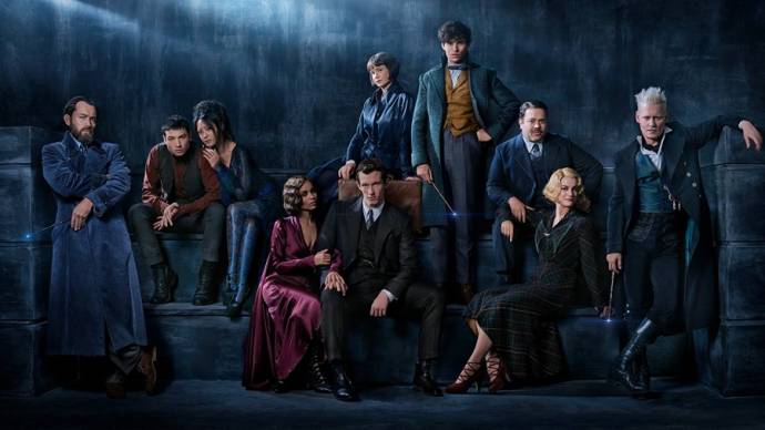 Jude Law (Albus Dumbledore), Ezra Miller (Credence Barebone), Zoe Kravitz (Leta Lestrange), Callum Turner (Theseus Scamander), Katherine Waterston (Tina Goldstein), Eddie Redmayne (Newt Scamander), Johnny Depp (Gellert Grindelwald), Dan Fogler (Jacob Kowalski) en Alison Sudol (Queenie Goldstein) in Fantastic Beasts Marathon 3D