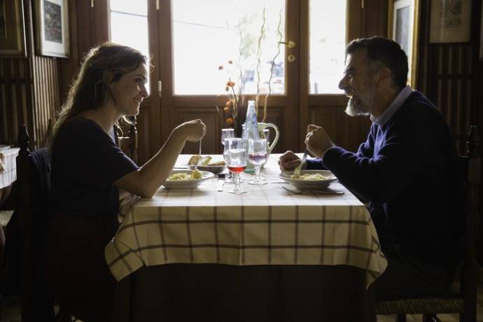 Lucia Mascino (Claudia) en Thomas Trabacchi (Flavio)