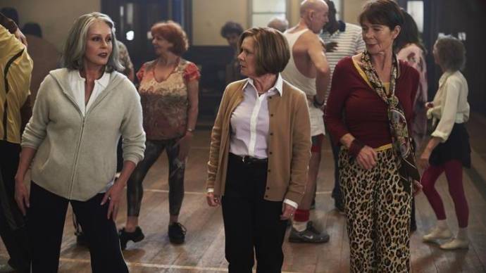 Joanna Lumley (Jackie), Imelda Staunton (Sandra) en Celia Imrie (Bif) in Ladies Night: Finding Your Feet