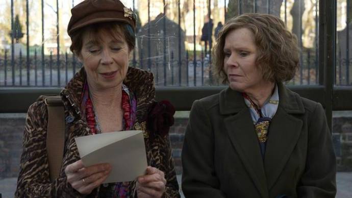 Celia Imrie (Bif) en Imelda Staunton (Sandra) in Ladies Night: Finding Your Feet