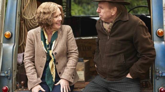 Imelda Staunton (Sandra) en Timothy Spall (Charlie) in Ladies Night: Finding Your Feet