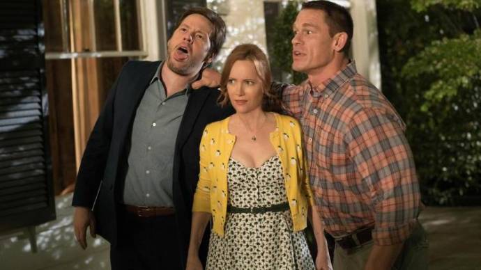 Ike Barinholtz (Hunter), Leslie Mann (Lisa) en John Cena (Mitchell)