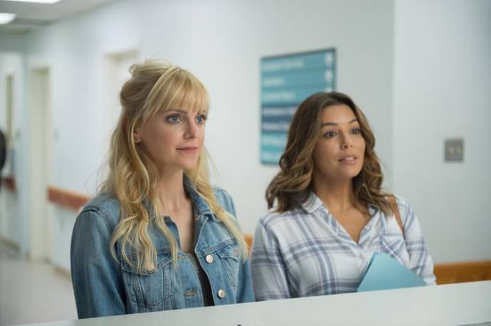 Anna Faris (Kate) en Eva Longoria (Theresa)