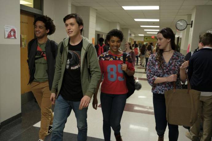 Jorge Lendeborg Jr. (Nick Eisner), Nick Robinson (Simon Spier) en Alexandra Shipp (Abby Suso)