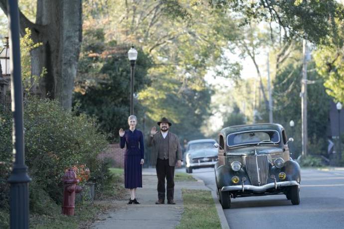 Cate Blanchett (Florence Zimmerman) en Jack Black (Jonathan Barnavelt) in The House with a Clock in Its Walls