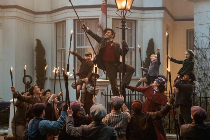 Lin-Manuel Miranda (Jack), Emily Blunt (Mary Poppins), Pixie Davies (Anabel Banks), Nathanael Saleh (John Banks) en Joel Dawson (Georgie Banks) in Mary Poppins Returns 3D