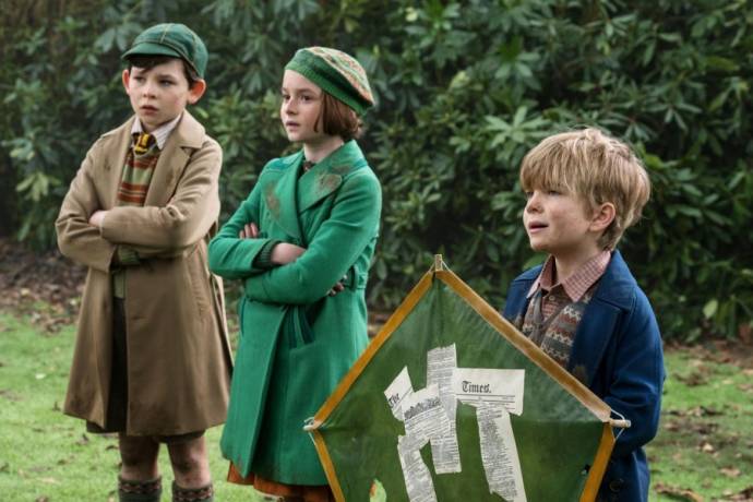 Nathanael Saleh (John Banks), Pixie Davies (Anabel Banks) en Joel Dawson (Georgie Banks) in Mary Poppins Returns 3D