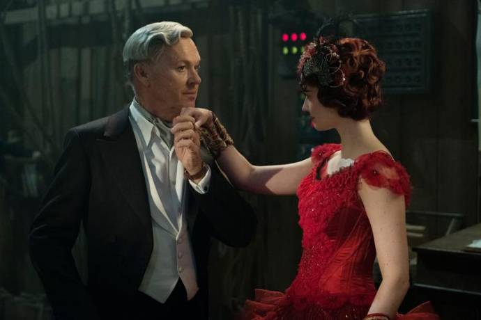 Michael Keaton (V. A. Vandemere) en Eva Green (Colette Marchant) in Dumbo (NL)