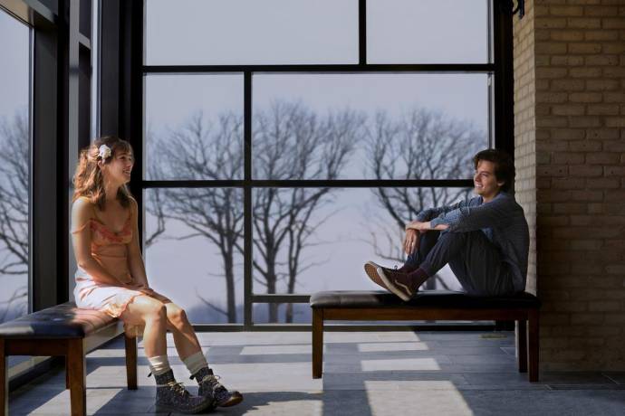 Haley Lu Richardson (Stella) en Cole Sprouse (Will) in Five Feet Apart