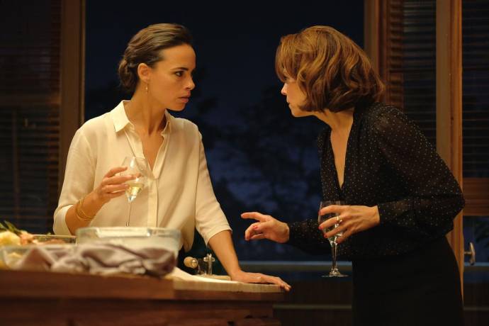 Berenice Bejo (Marie) en Suzanne Clément (Charlotte) in Le jeu