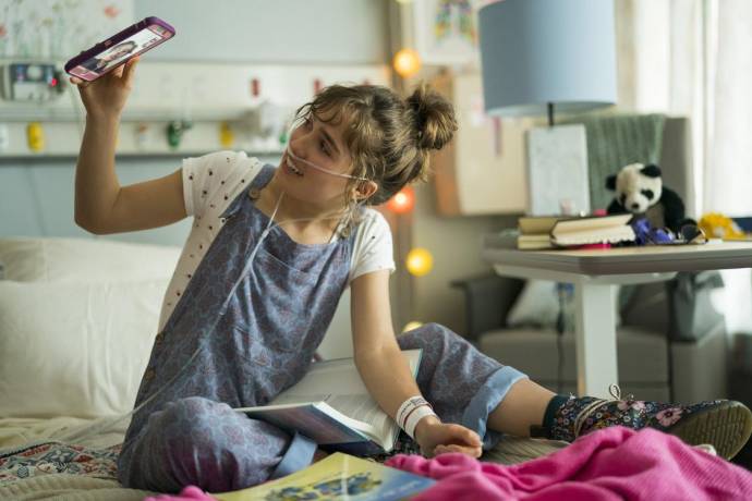 Haley Lu Richardson (Stella) in Five Feet Apart