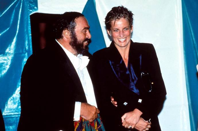 Luciano Pavarotti (Zichzelf (archive footage)) en Princess Diana (Zichzelf (archive footage))