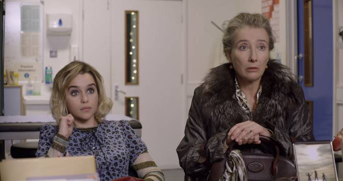 Emilia Clarke (Kate) en Emma Thompson (Adelia) in Ladies Night: Last Christmas