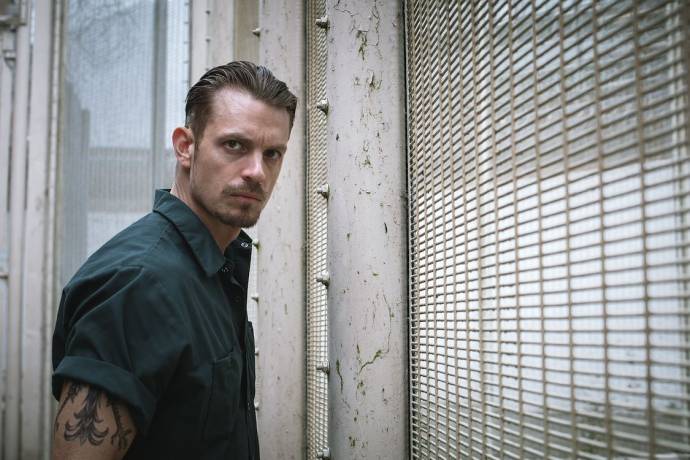 Joel Kinnaman (Pete Koslow) in The Informer