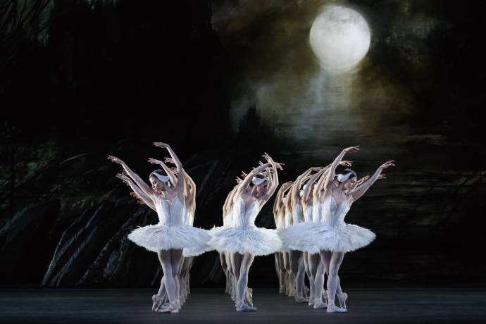 Royal Opera House: Het Zwanenmeer filmstill