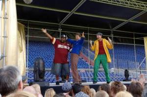 Ernst en Bobbie tijdens hun concert met MC Big time