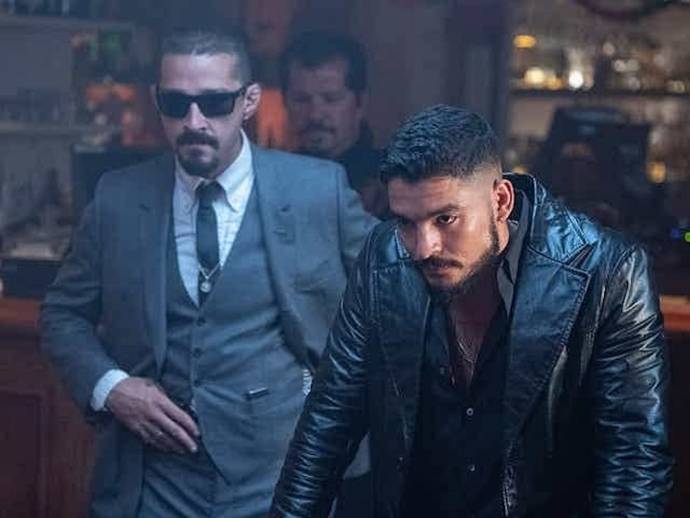 Shia LaBeouf (Creeper) en Bobby Soto (David Cuevas) in The Tax Collector