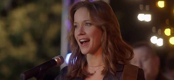 Jessy Schram (Shayna Judson) in Love Song