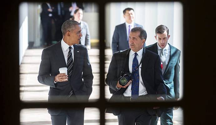 Barack Obama (Self (archive footage)) en Pete Souza (Self) in The Way I See It