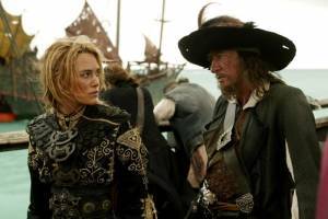 Keira Knightley (Elizabeth Swann) en Geoffrey Rush (Barbossa)