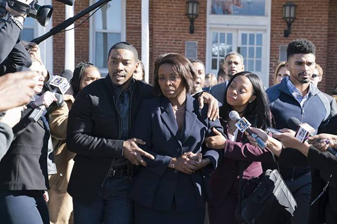 Walter Fauntleroy (Malcolm), Crystal Fox (Grace), Bresha Webb (Jasmine) en Donovan Christie Jr. (Donnie) in A Fall from Grace