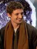 Niels Schneider in Les choses qu'on dit, les choses qu'on fait