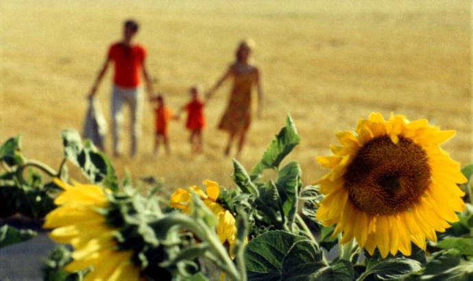 Jean-Claude Drouot (François), Olivier Drouot (Pierrot (as Leurs enfants)), Sandrine Drouot (Gisou (as Leurs enfants)) en Claire Drouot (Therese (as Sa femme Claire))