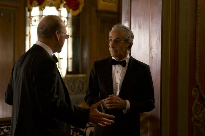 Michael Keaton (Ken Feinberg) en Stanley Tucci (Charles Wolf) in Worth