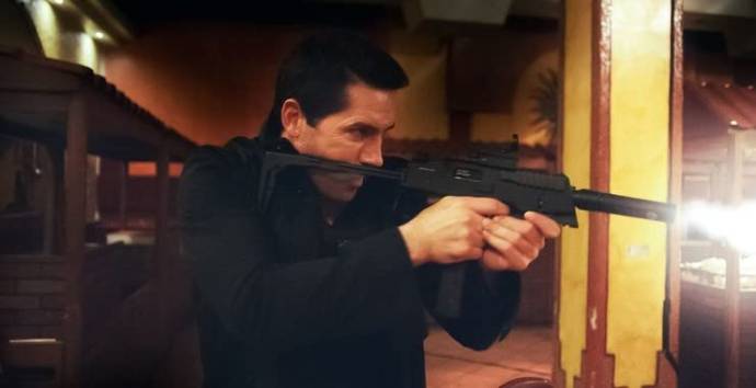 Scott Adkins (Nero)